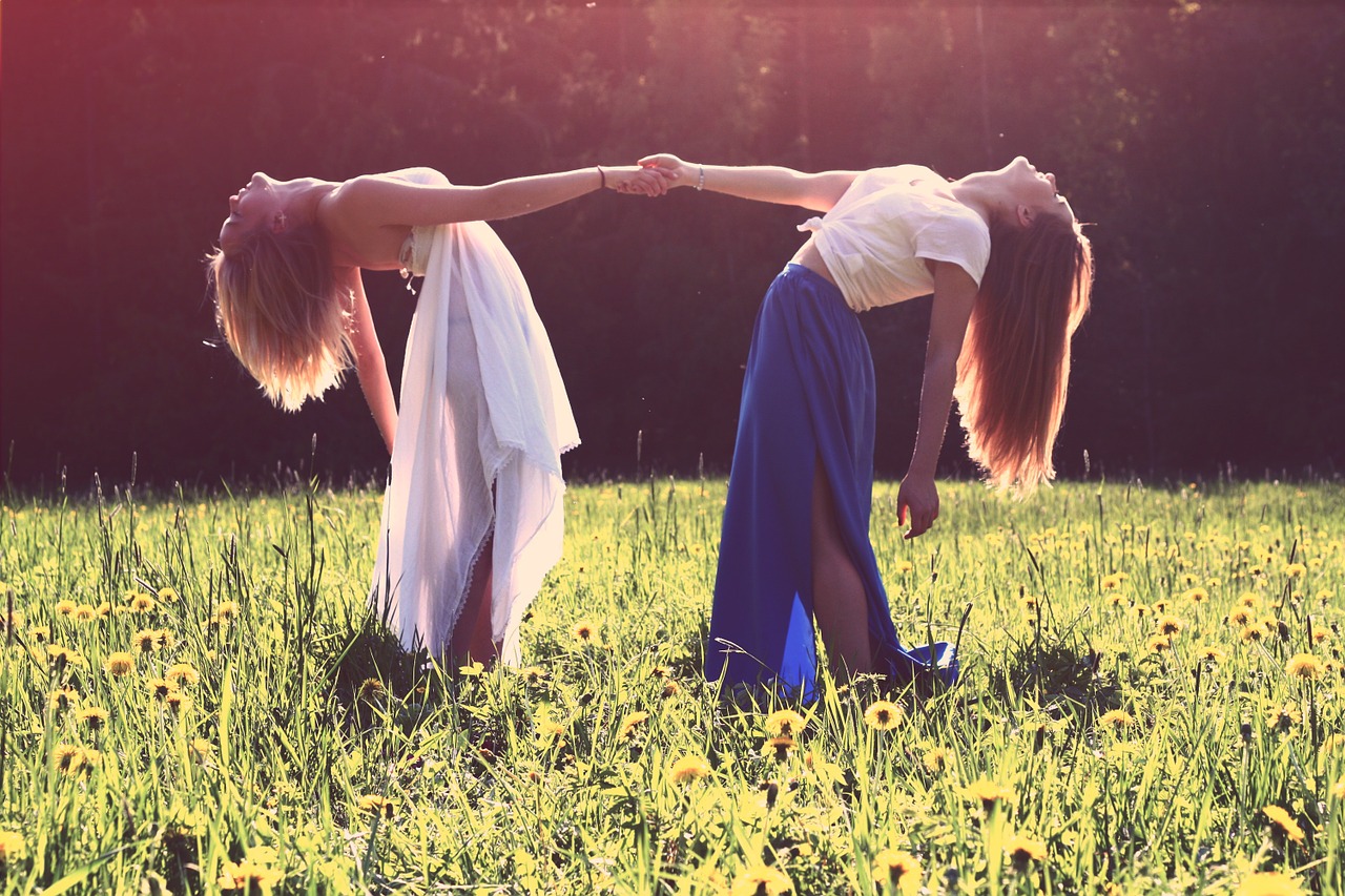 girls-839809_1280